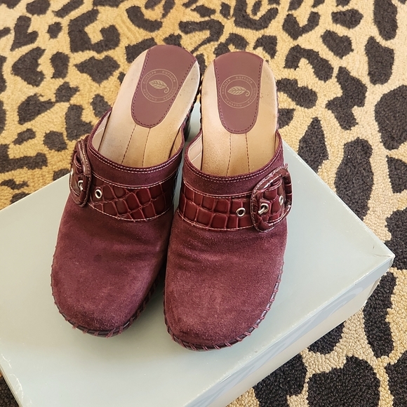 Nuture Leather Suede Clogs - Picture 4 of 14
